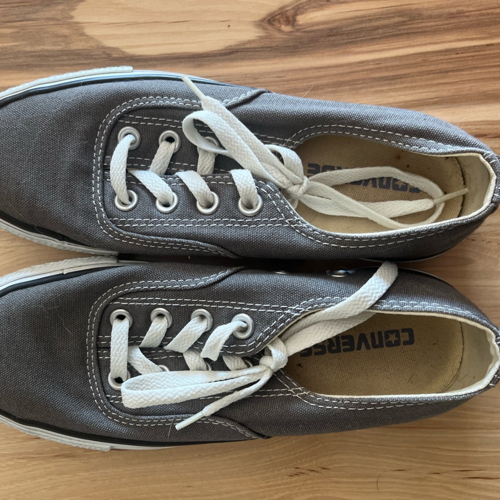 Women’s Converse Sneakers Size 7